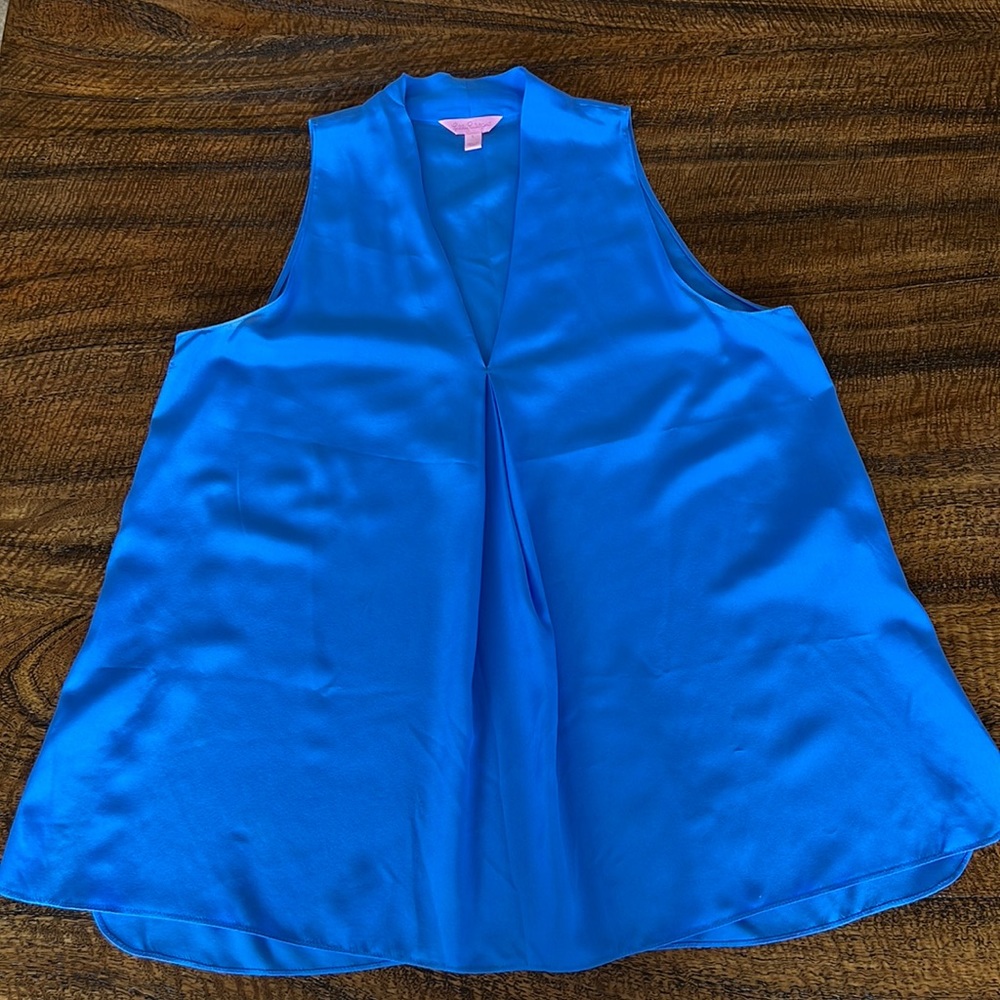 Blue silk sleeveless Lilly Pulitzer blouse.  Size L.